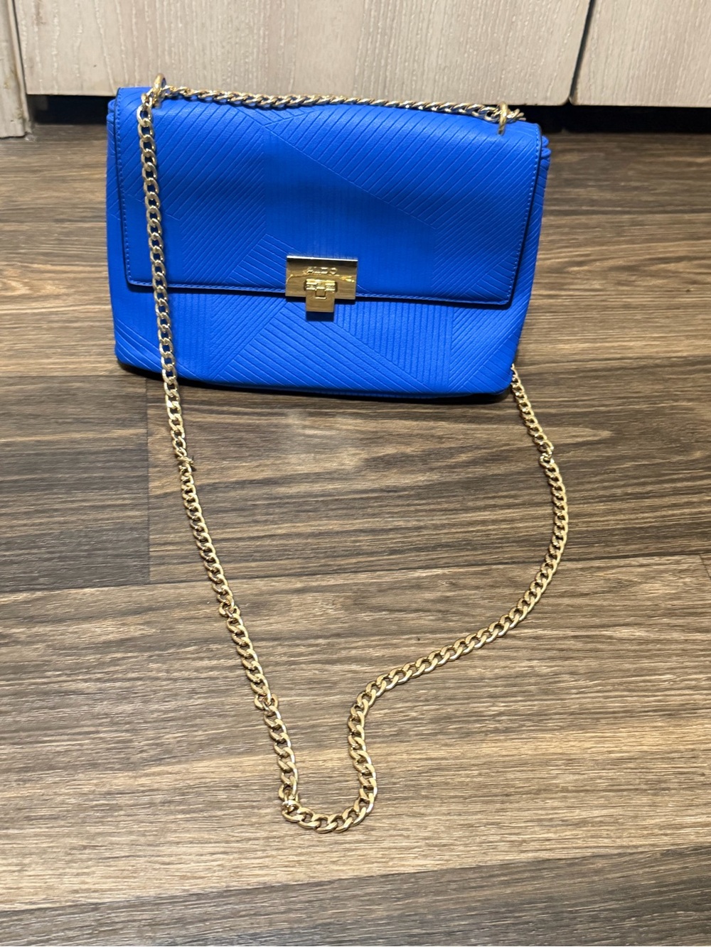 Aldo Electric Blue Crossbody Bag with Gold Chain - Picture 2 of 10